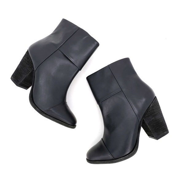 L.L. Bean Boots Black Leather Ankle Booties Signature Heeled Womens Size 9 EUC - Picture 1 of 15